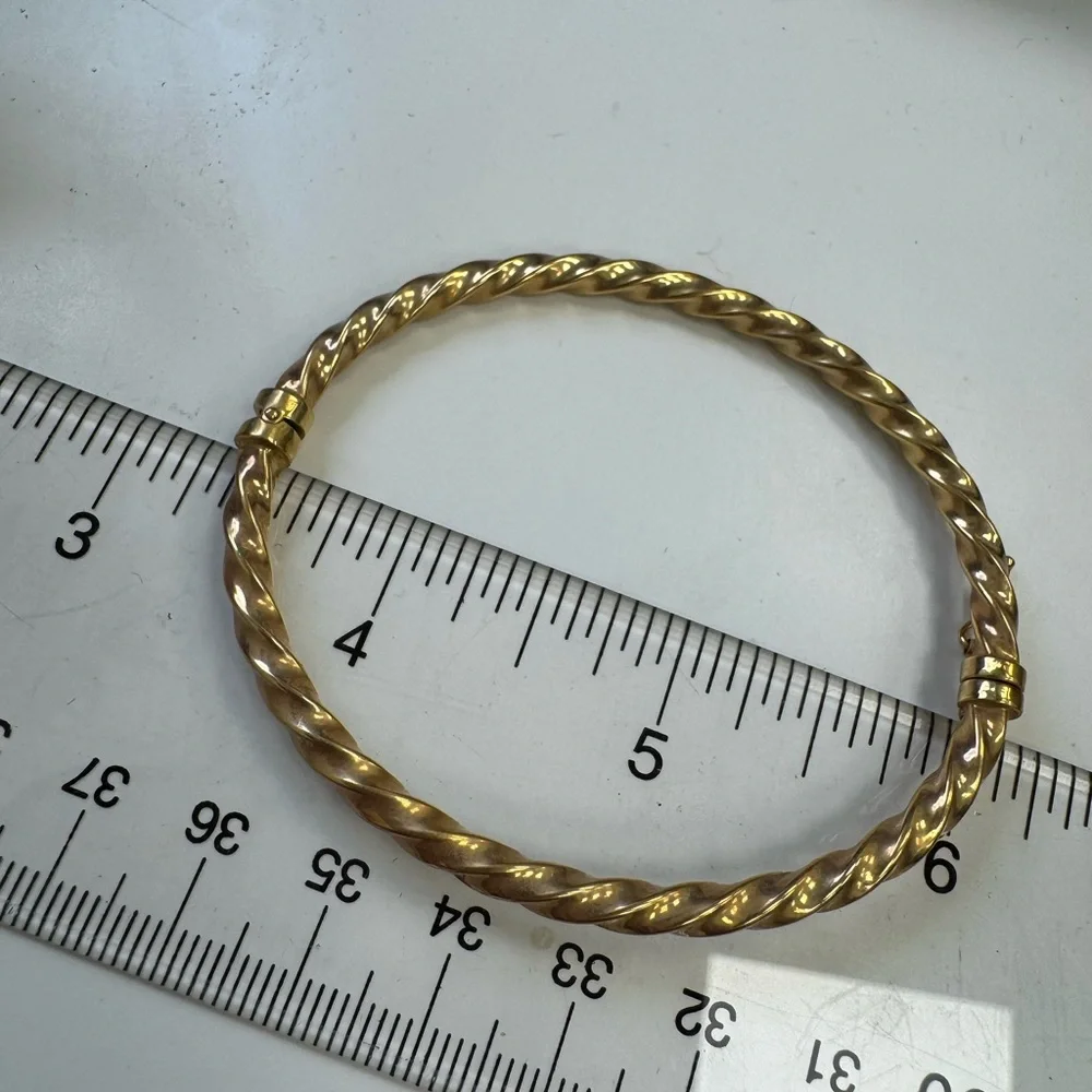 Chapelle 9K Yellow Gold Twisted Hinged Vintage Bracelet 6.75